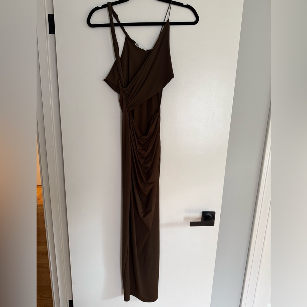 Zara Cut Out Ruched Dress - Picture 4 of 5